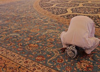 Namazda qeyri ərəbcə dua