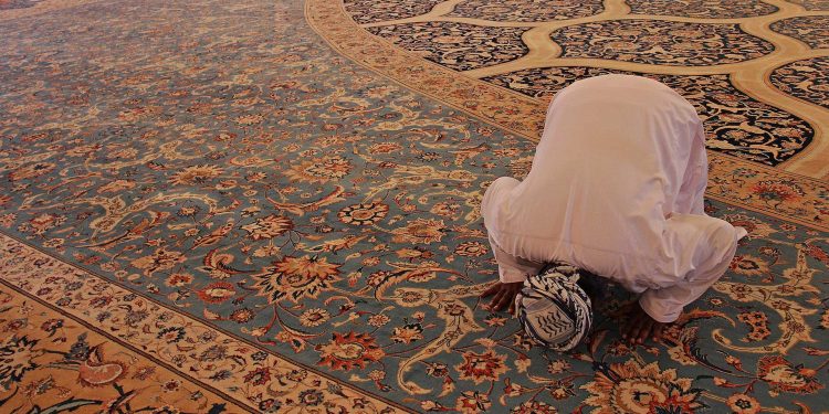 Namazda qeyri ərəbcə dua